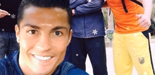 Selfie With Ronaldo! Header - AppWisp.com Selfie With Ronaldo! Header - AppWisp.com